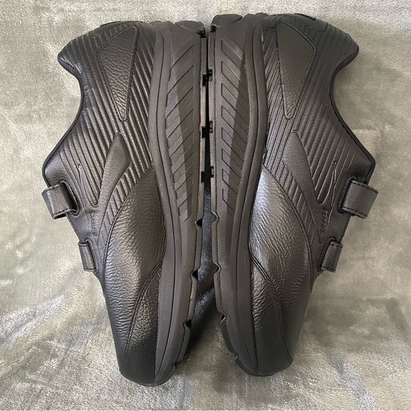 Brooks Addiction Walker V-Strap Leather Walking Shoes Black Size 14 Wide NWT - Picture 3 of 11